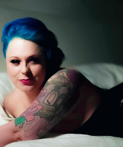 Farrah Faucet at APClips.com