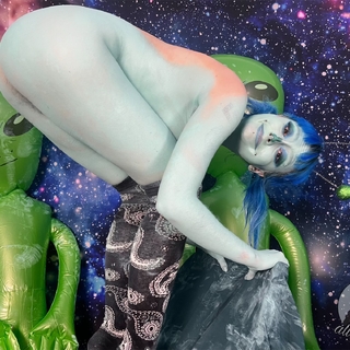 Alienussy photo gallery by Alice Bean