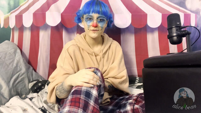 Clowngirl ASMR video from