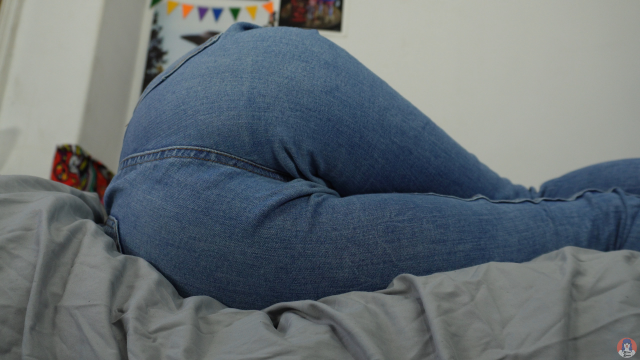 Jeans Fart video from Alice Bean