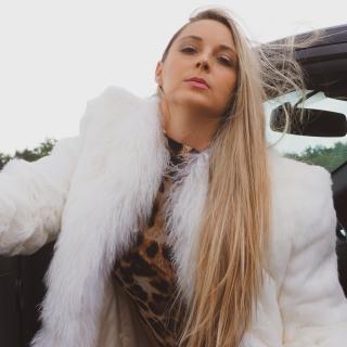 Allie Eve Knox photo