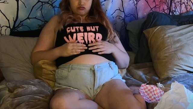 Burger Babe video from KinkyCurvyKat