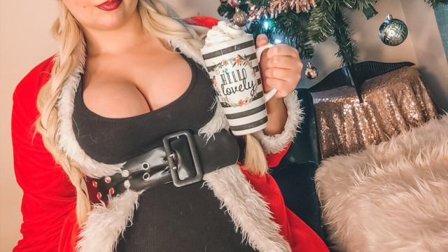 Holly HoHo  |  A Feedee Christmas video from KinkyCurvyKat