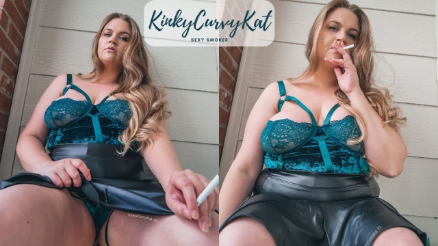 Sexy Smoker video from KinkyCurvyKat