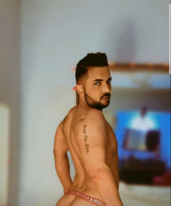 Arabgaybatuu at APClips.com