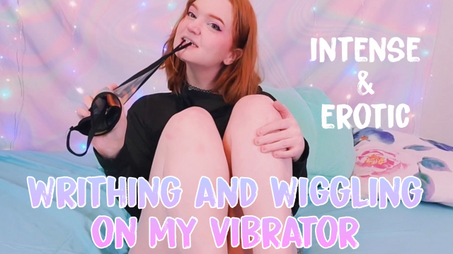 writhing and wiggling video from Squeezypeach
