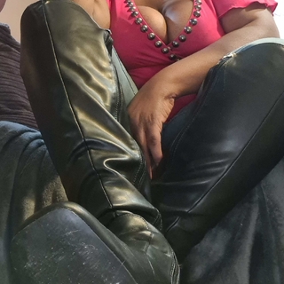 boots, jeans and clevage photo gallery by Goddess Ebony