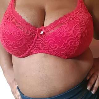 bra, belly and jeans photo gallery by Goddess Ebony