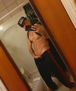 Benjirobits79 at APClips.com