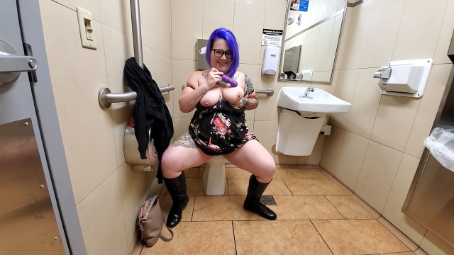 Public Restroom Squirt video from Ruby Deschain