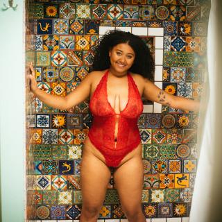 Lunacita Showing off photo gallery by CamGirlDollhouse