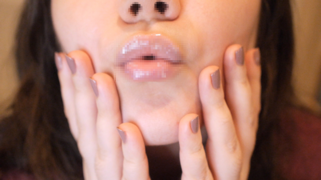 Mega Glossy Glittery Lips Tease video from Catpaws