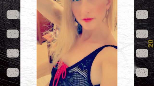 Crotchless Lingerie Play: UNZIPPED video from Chelly1818