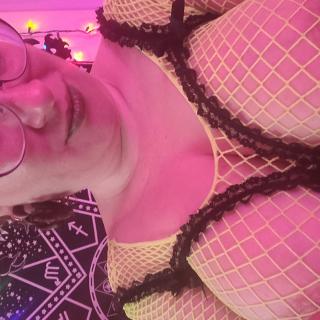 glow in the dark tits photo gallery by The Curvy Siren