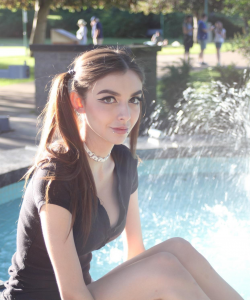 Chloe Night at APClips.com