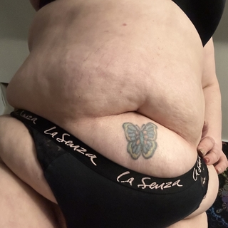 More of this bbw photo gallery by GreenEyedFreakyMom