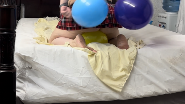 Balloon fetish video video from GreenEyedFreakyMom