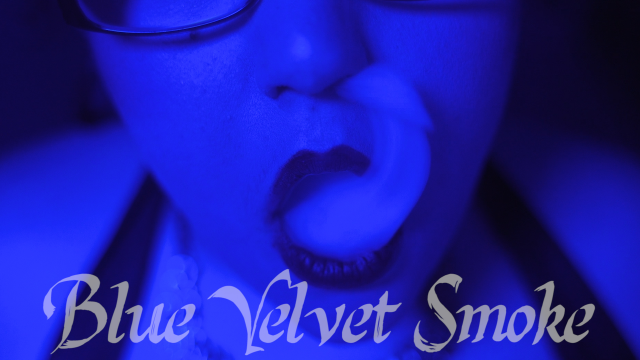 Blue Velvet Smoke video from CricketRoseXXX