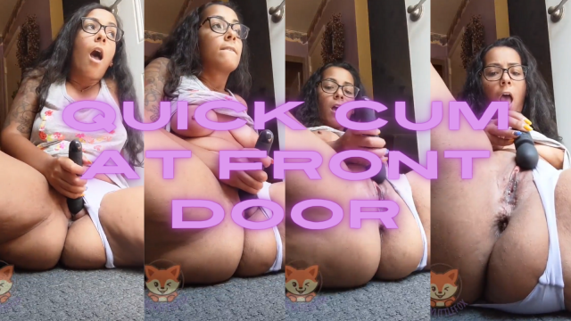 Quick Cum at the Front Door video from Foxy