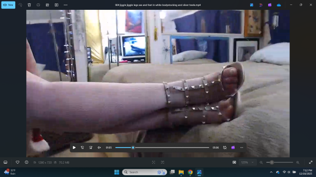 904 DawnSkye Christmas time Jiggle Jiggle in white bodystocking and heels video from Dawn Skye