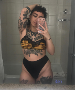 Domino Lennox at APClips.com