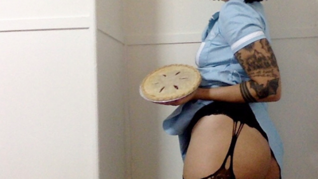 damn fine pie sploshing cake sitting video from Domino Lennox