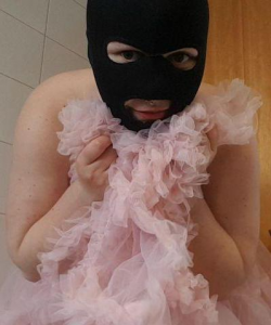 Elin Snow at APClips.com