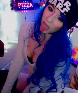 Ellie at APClips.com