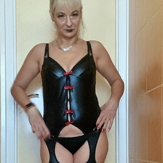 Adrienne domina set