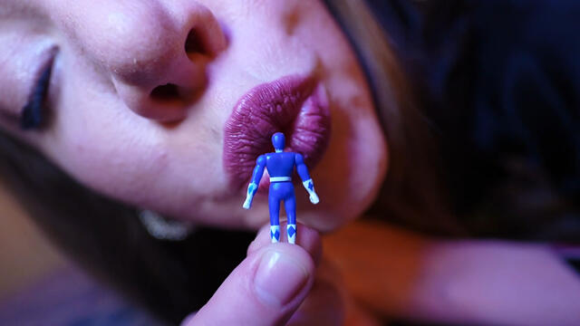 Erotic Giantess Cuddling - The Ranger Lost his Power video
