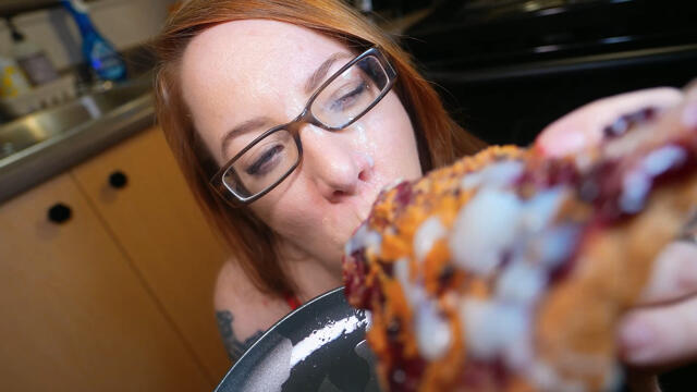 StepMOM's PB&J Cum Glazed Sandwich Fantasy Roleplay video from Evelyn Rouge