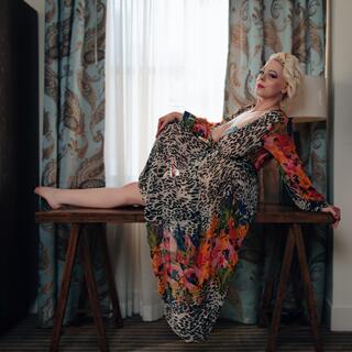 Squirting Farrah Faucet photo