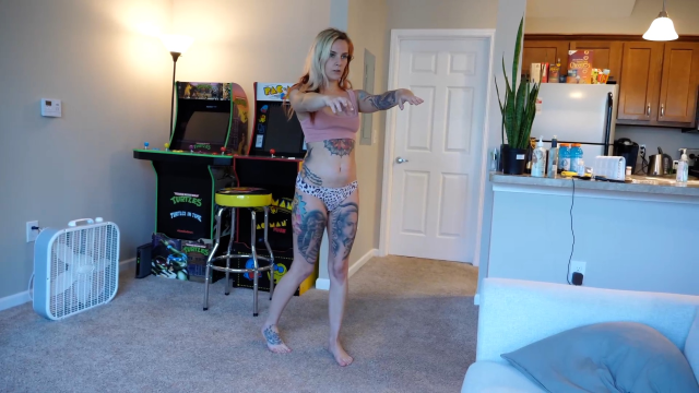 Stripper-Bot Alisha video from GG Fetish Media