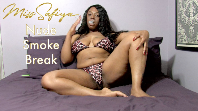 Nude Smoke Break video from Miss Safiya