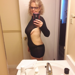 #SelfieSaturday (Bathroom Edition) photo gallery by Hotwife Hannah