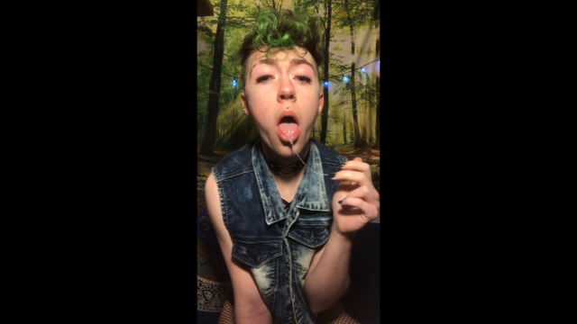 Facefuck with Fingers & Drool Play video from
