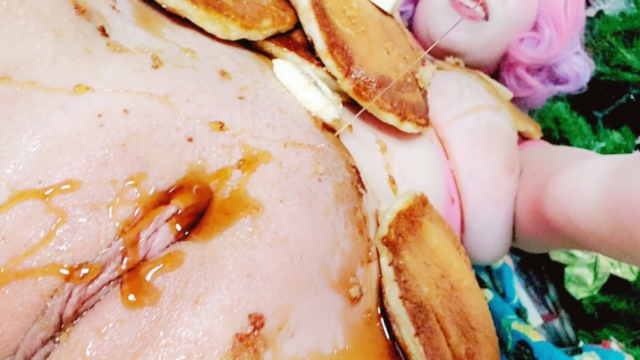 Pancake pussy insertion and stuffing, and eating with fork out of pussy The Bunny Gets The Pancake! video from Invadernoodles