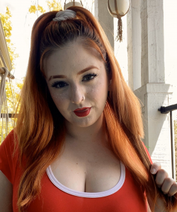 Ivy De La Courte at APClips.com