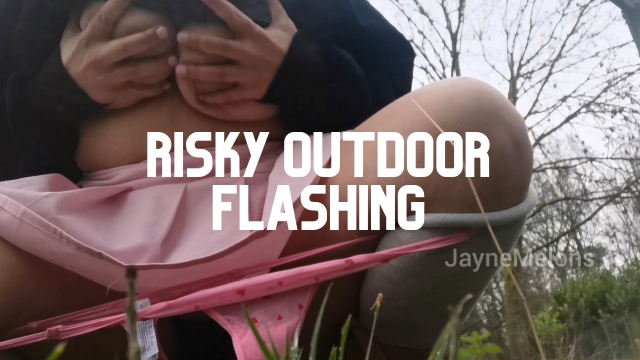 Risky Outdoor Flashing video from Jayne Melons