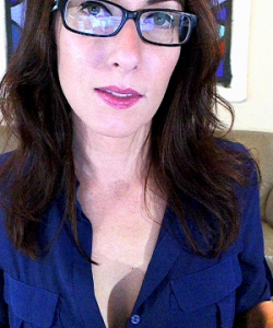 Katrina Isis at APClips.com