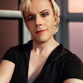 Kira Trans Model photo