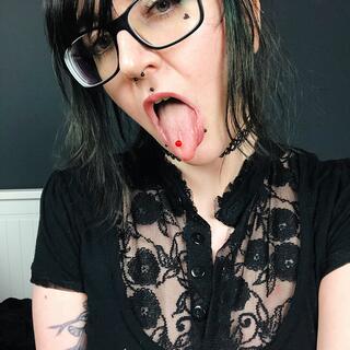 Kitty Magnetic photo