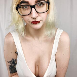 Kitty Magnetic photo