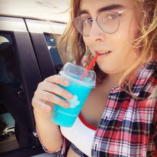 Leah Sandfield photo