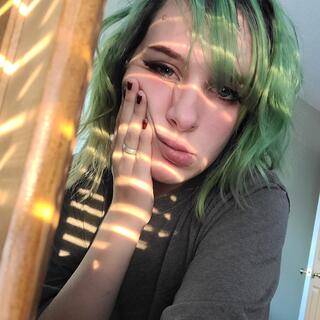 Lili Babes photo