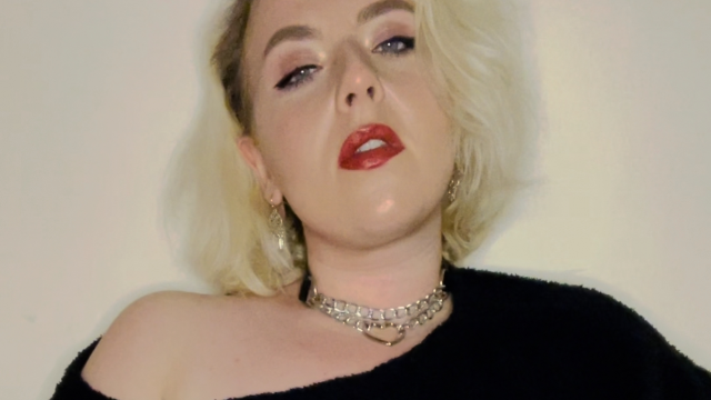 Fingering Fishnet Fun video from LollyLovve