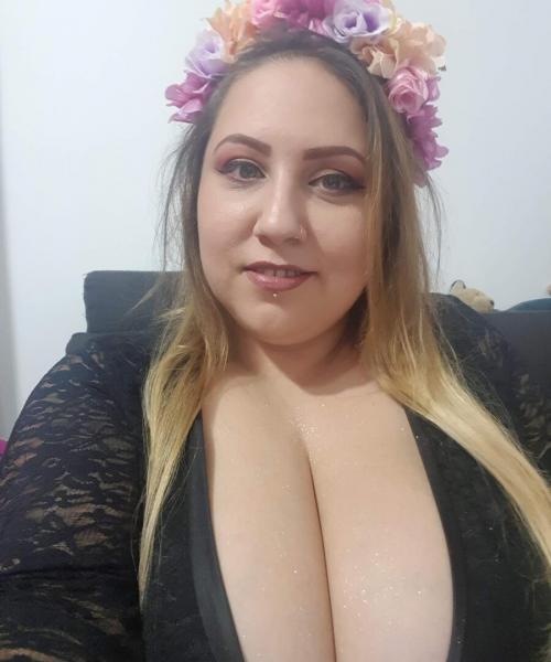 Lora BBW contest photo