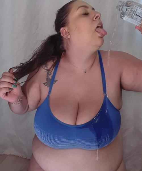 Lora BBW contest photo