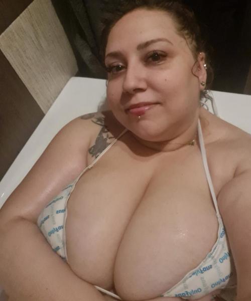 Lora BBW contest photo