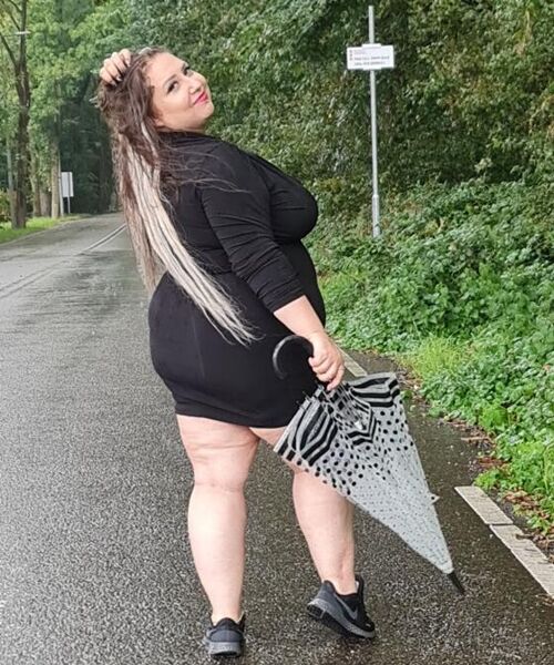 Lora BBW contest photo